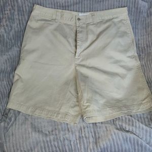 Men’s Gap chino style shorts